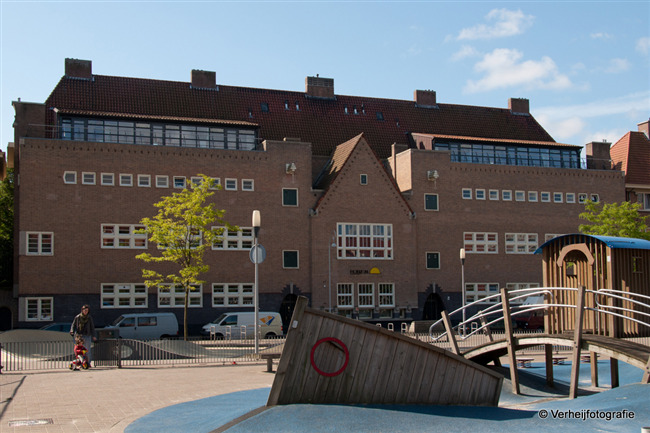 De voorzijde van de Willem Barentszschool.
              <br/>
              Annemarieke Verheij (Verheijfotografie), 2015-06-07